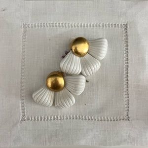 Tuckernuck flower earrings